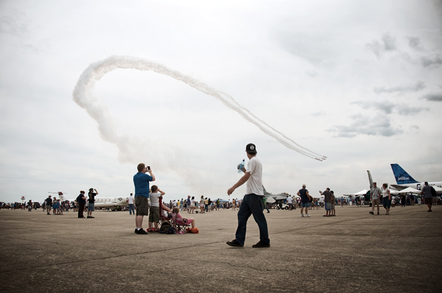 Watching Team AeroShell, 2011 Boston-Portsmouth Air Show; Portsmouth, NH